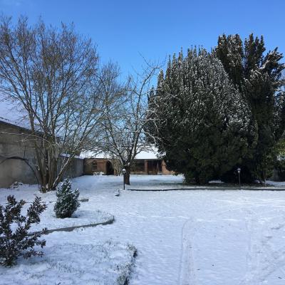 Le jardin de Sweet Gites sous la neige